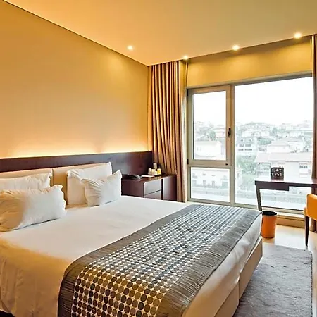 Golden Tulip Otel 4*